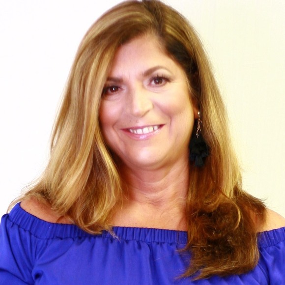 Profile Picture of Paula Kinsey (@paulakinsey) on Poshmark