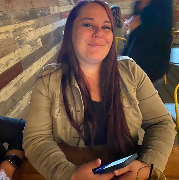 Profile Picture of Leslea Hoogland (@lesleahoogland) on Poshmark