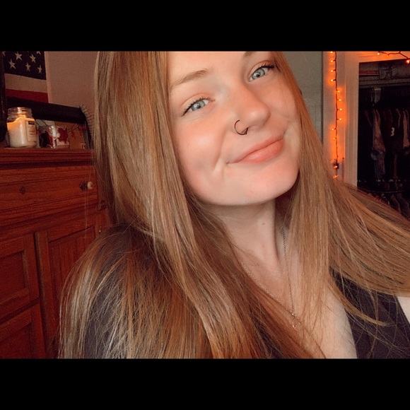 Profile Picture of Sam Blackburn (@sblackburnn) on Poshmark