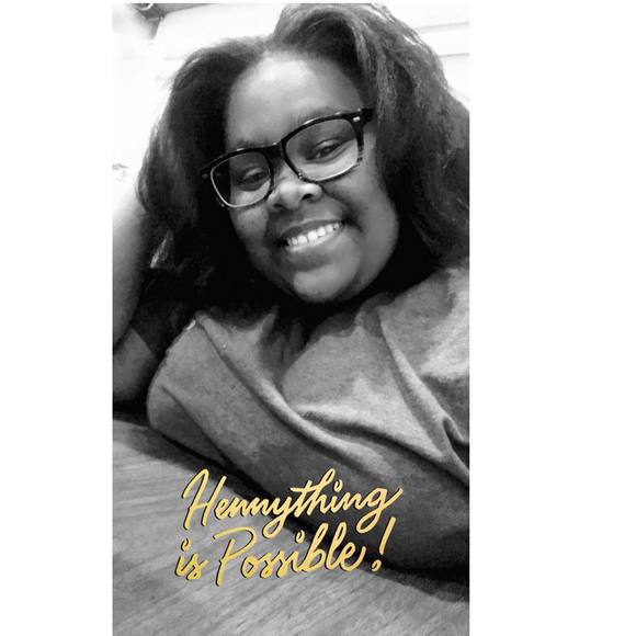 Profile Picture of Robin Bell (@robbell0419) on Poshmark