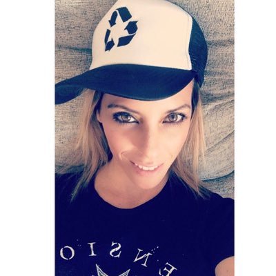 Profile Picture of Paula Gray  ♻️ SLOW LIFE & ETHICAL BUSINESS (@PaulaGrayChic) on Twitter