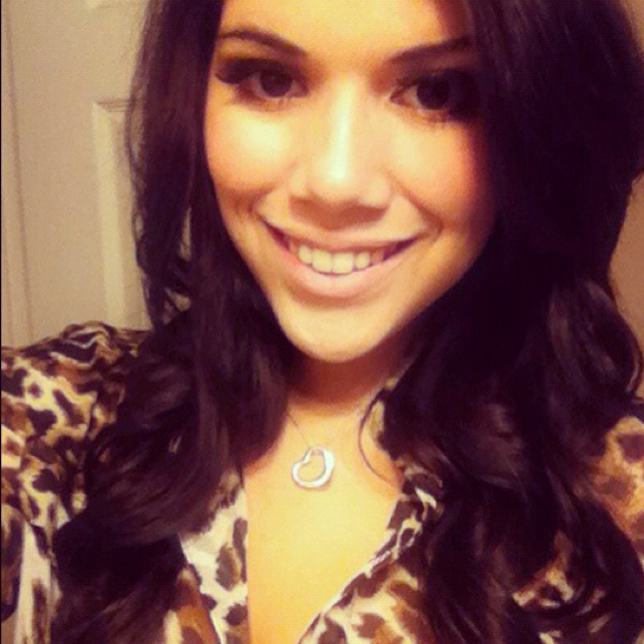 Profile Picture of Felicia Fernandez (@feliciaf) on Poshmark