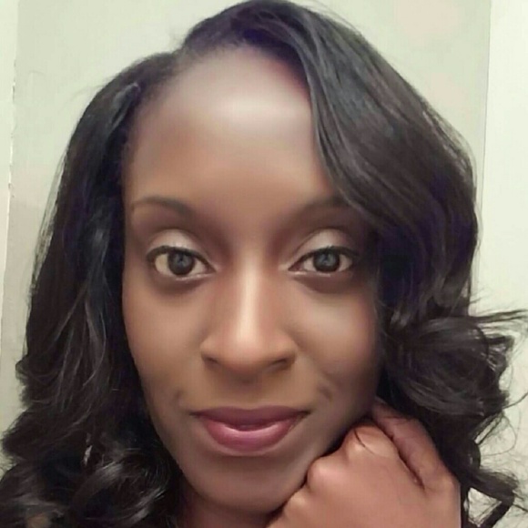 Profile Picture of Lavonda Williams (@fabvon850) on Poshmark