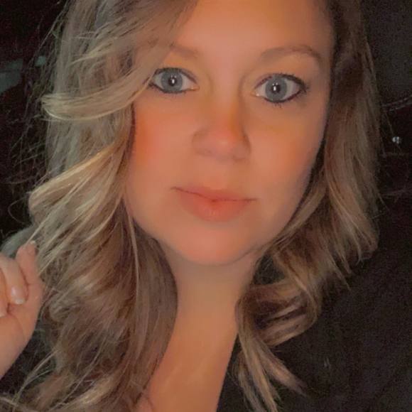 Profile Picture of Kelli Conner (@kconner17) on Poshmark