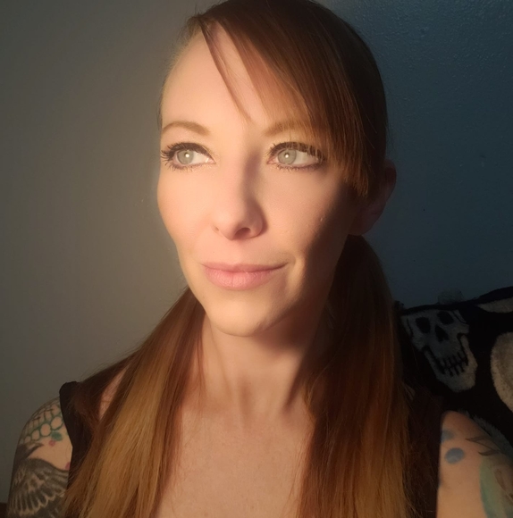 Profile Picture of Shawna Hancock (@shawnahancock) on Poshmark