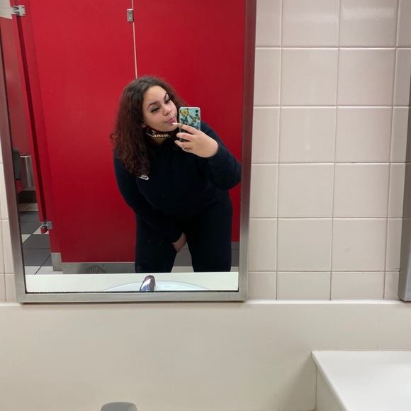 Profile Picture of Deyanara Arnaud (@deya521) on Poshmark