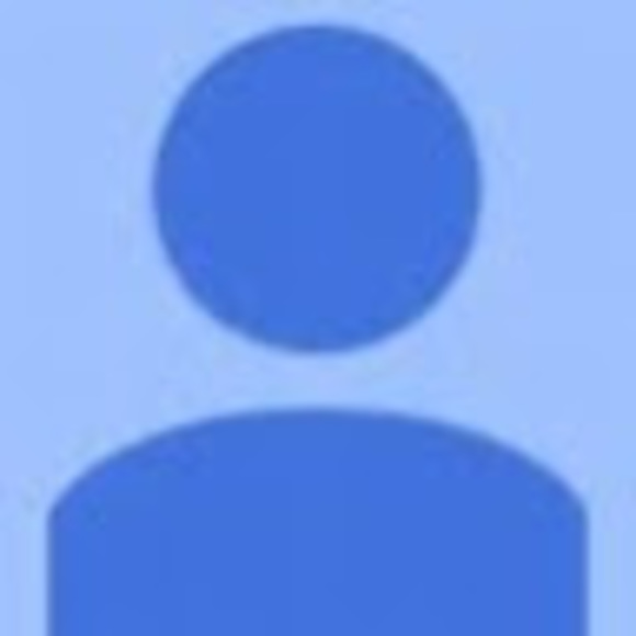 Profile Picture of Michelle Fanger (@maefam) on Poshmark