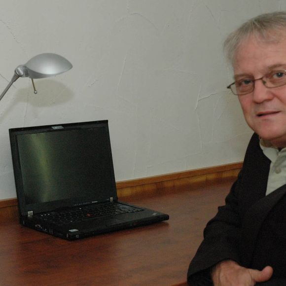 Profile Picture of Robert Nadeau (@robertnadeau) on Poshmark