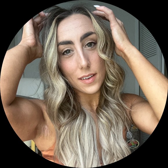 Profile Picture of Nicole Derderian (@nderderian) on Poshmark