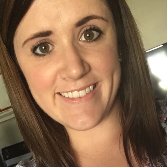 Profile Picture of Kelsey Smucker (@ksmucker21) on Poshmark