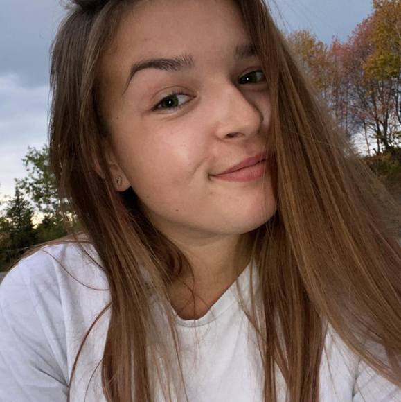 Marie-alexann Chevrefils - Poshmark Profile Picture of Marie-alexann Chevrefils (@marie_alexann) on Poshmark