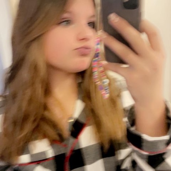 Profile Picture of Alysin Johnson (@alysinjohnson) on Poshmark