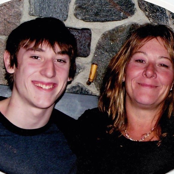 Profile Picture of Jamie Hahn (@jamiecluckey) on Poshmark