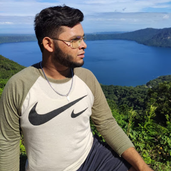 Profile Picture of Daniel josué Zambrana calderón (@dannyzambra) on Poshmark