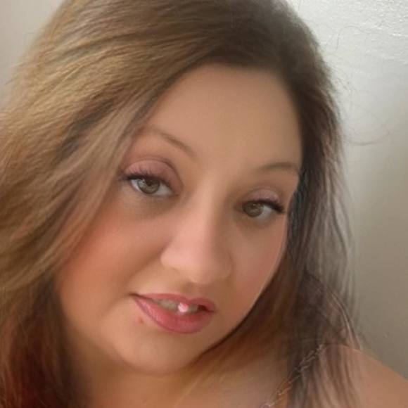 Profile Picture of Allison Donagher (@allisondonagher) on Poshmark