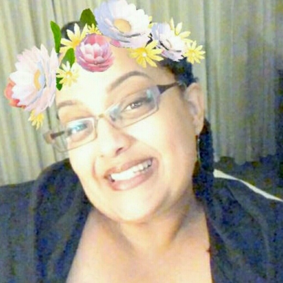 Profile Picture of Lula Ahmed (@creativelola79) on Poshmark