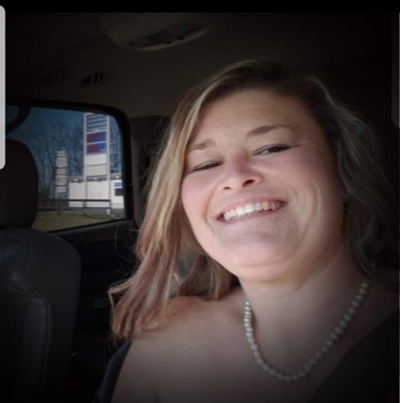 Profile Picture of Crystal Martin (@crystalmarti533) on Poshmark