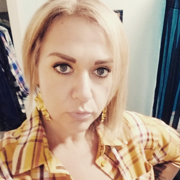 Profile Picture of Berry Smith salinas (@berrysmith78) on Poshmark
