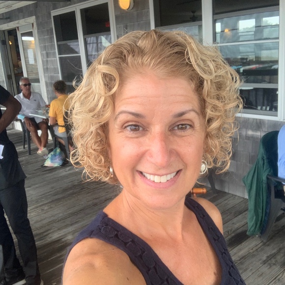 Profile Picture of Michelle Barbieri (@mb5987) on Poshmark