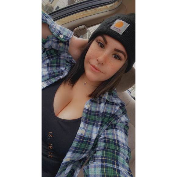 Profile Picture of Gab Bocchicchio (@gab_bocchicchio) on Poshmark