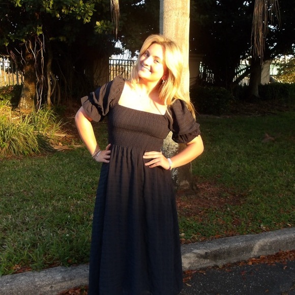 Lily Badessa - Poshmark Profile Picture of Lily Badessa (@lilybadessa) on Poshmark