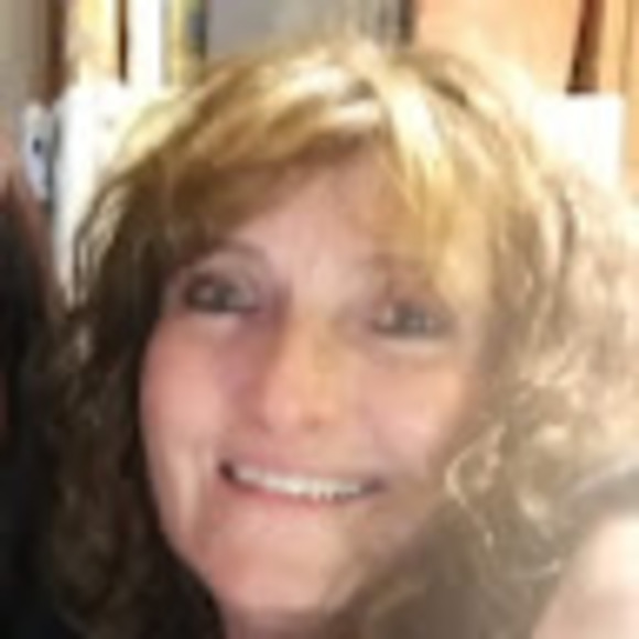 Profile Picture of Tina Stoops (@tinastoops8875) on Poshmark