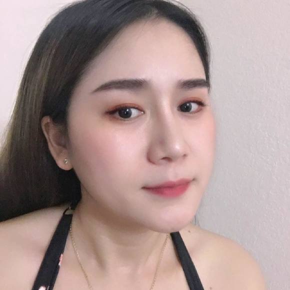 Profile Picture of Nhi Huynh (@tnhihuynh) on Poshmark