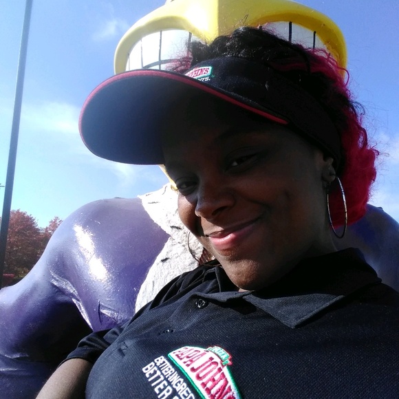 Profile Picture of Rosa Gray (@rosagray26) on Poshmark