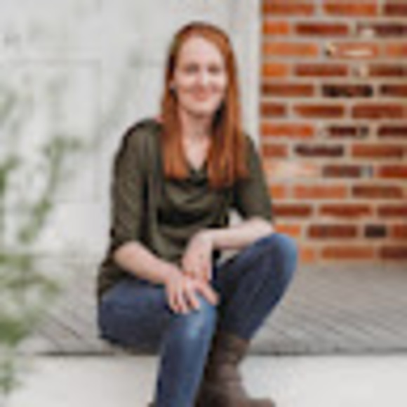 Profile Picture of Jess Behlmann (@jessbehlmann) on Poshmark