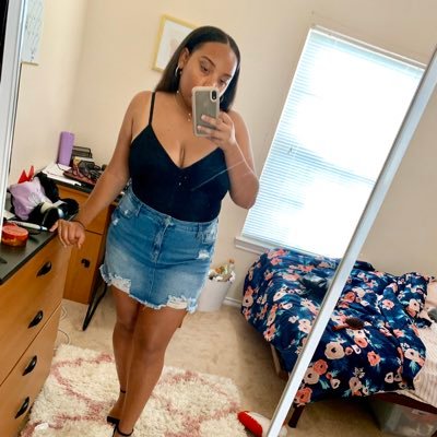 Profile Picture of Taylor Combs ❤️ (@tayl0r__nic0le) on Twitter
