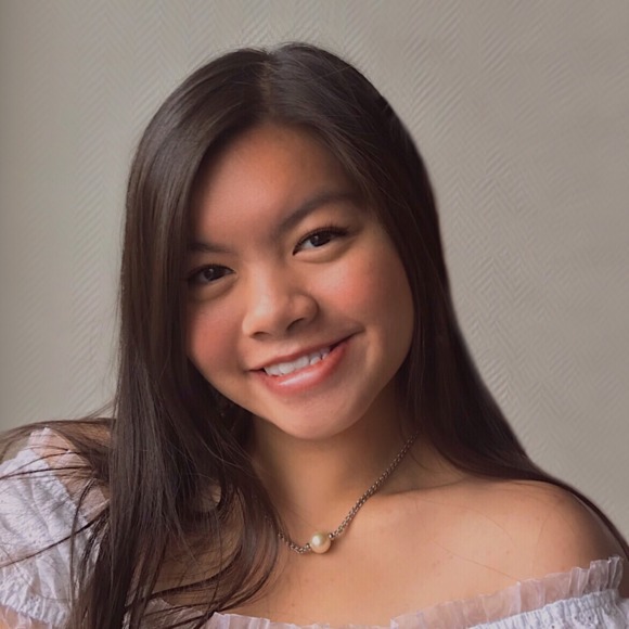 Profile Picture of Madeline Roy (@madeline311) on Poshmark