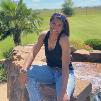Profile Picture of Alexis James (@lexj2019) on Twitter