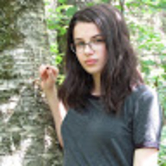 Profile Picture of Josiane (@jojoretro) on Poshmark