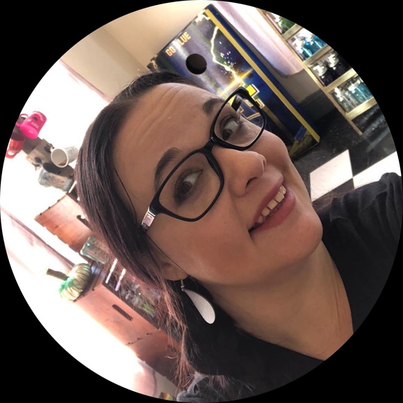 Profile Picture of Joanna Burchett (@jlbargaindeals) on Poshmark