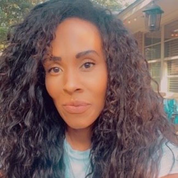 Profile Picture of Danielle Harper (@harpdizzle8) on Poshmark