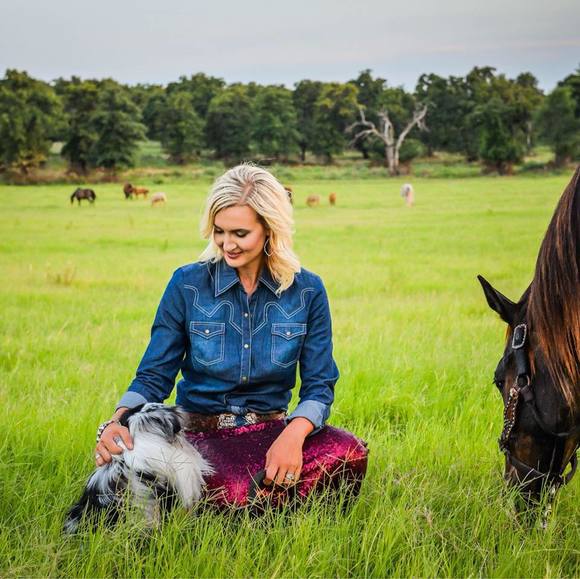 Profile Picture of Holly Fenoglio (@hfenoglio) on Poshmark