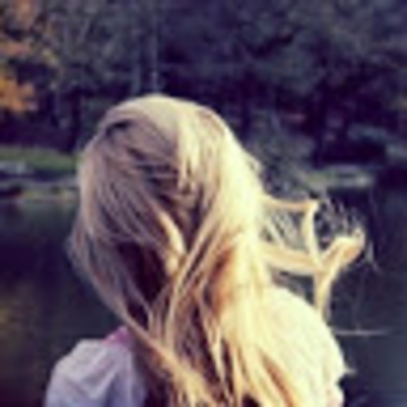 Profile Picture of Abigail Prolman (@abbyprolman) on Poshmark