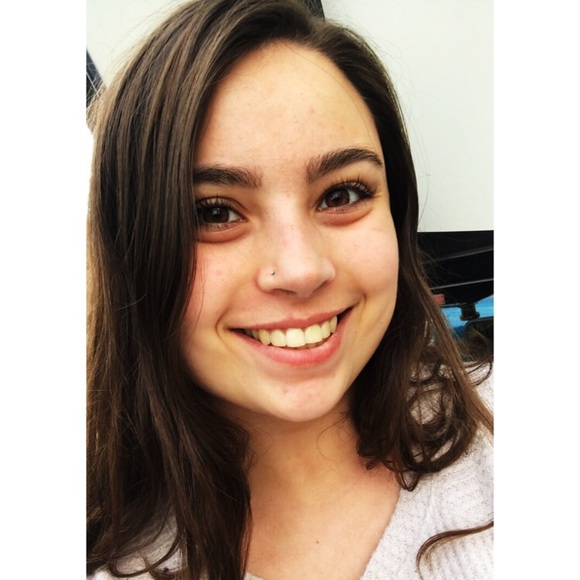 Alyssa Vannucci - Poshmark Profile Picture of Alyssa Vannucci (@alyssavannucci) on Poshmark