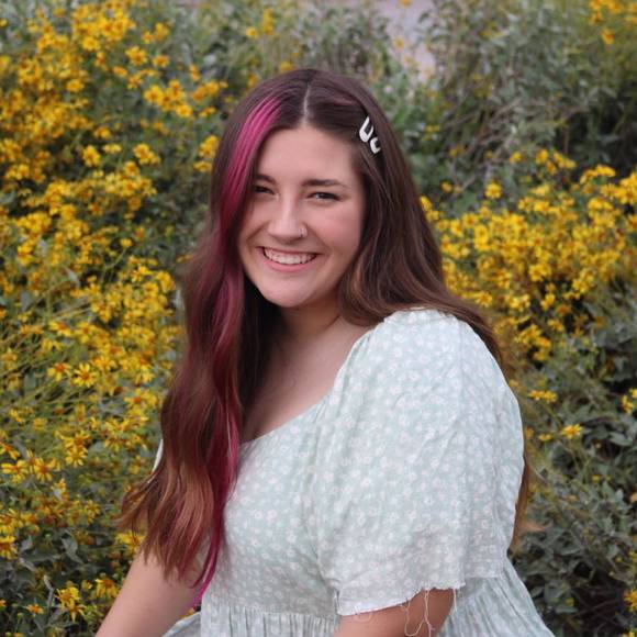 Profile Picture of Michaela Dayhoff (@mkaydayhoff13) on Poshmark