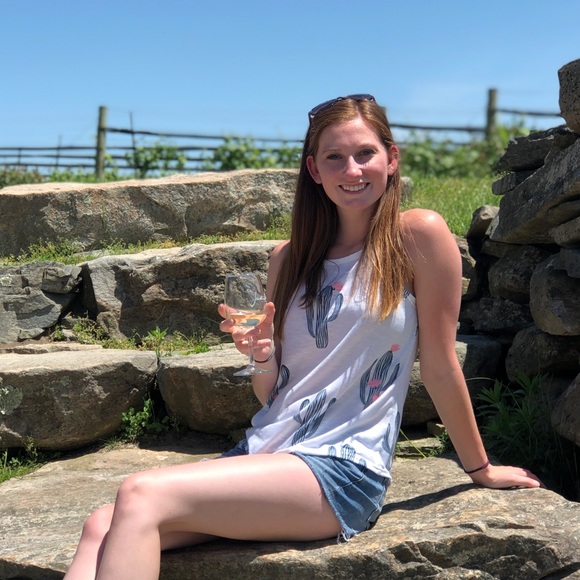 Profile Picture of Samantha Hannagan (@shannagan18) on Poshmark