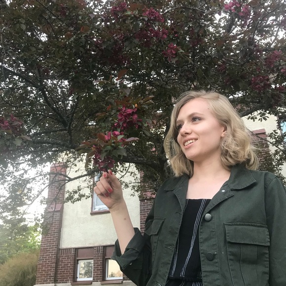 Profile Picture of Olivia Degerstedt (@vee_deger) on Poshmark