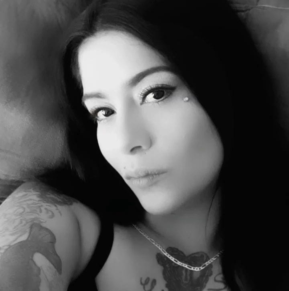 Profile Picture of Carmen Flores (@carmenflores442) on Poshmark
