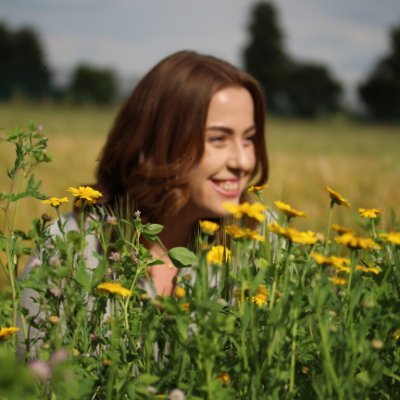 Profile Picture of Dr Laura James (@BumblingLaura) on Twitter