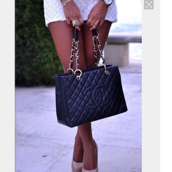 Profile Picture of Sharika W (@swashington79) on Poshmark