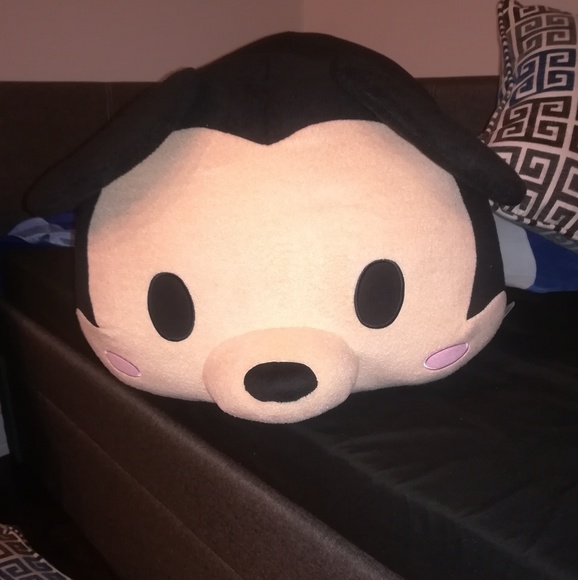 Profile Picture of Jon Wong (@j6wong) on Poshmark