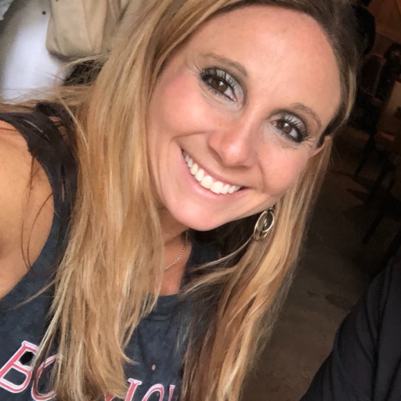 Profile Picture of Danielle Polizzi (@dpolizzi77) on Poshmark