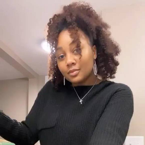 Profile Picture of Alexis Pullins (@anpullins) on Poshmark