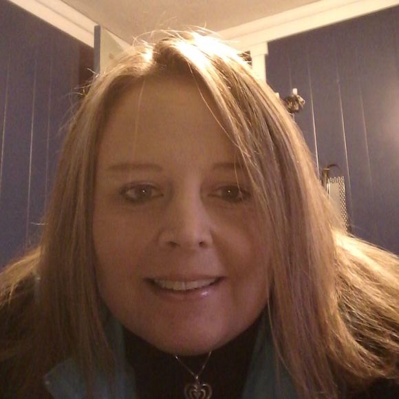 Profile Picture of Lora Spencer (@labtech2015) on Poshmark