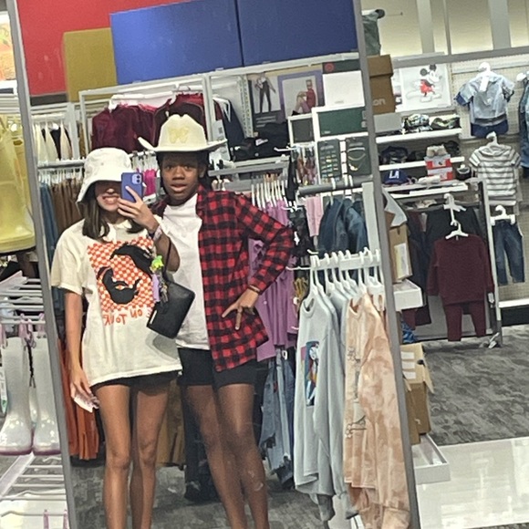 Profile Picture of Moriah Graphia (@moriahgraphia13) on Poshmark