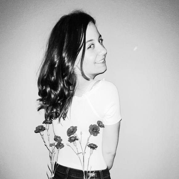 Profile Picture of Alexandra Caggiano (@alexandracaggia) on Poshmark